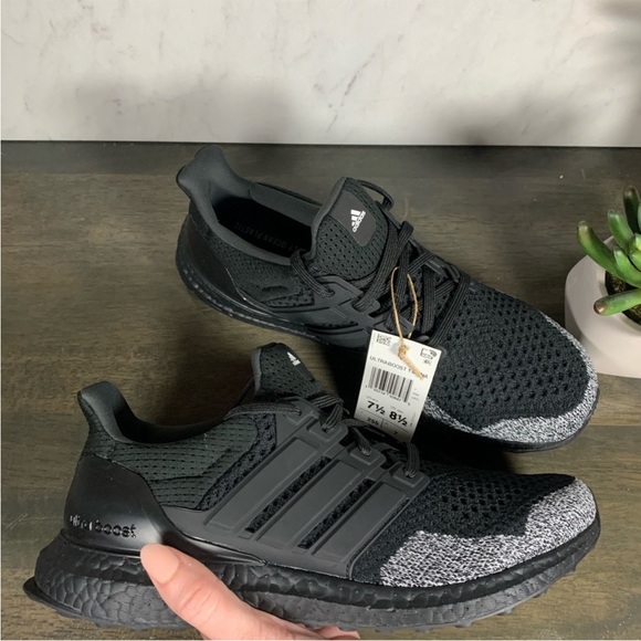 adidas UltraBOOST 1.0 DNA Oreo Toe - Picture 9 of 9